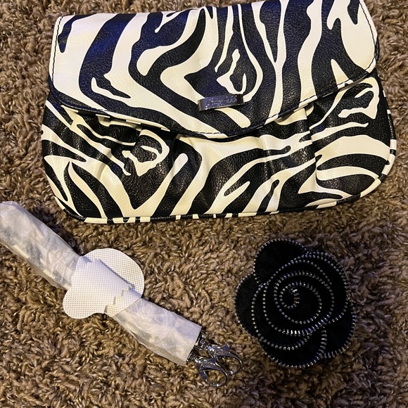 Grace Adele Animal Print Clutch with optional strap and clip - Picture 6 of 10